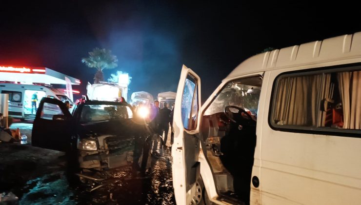 Akhisar’da kaza! | İki otomobil kafa kafaya çarpıştı: 7 yaralı